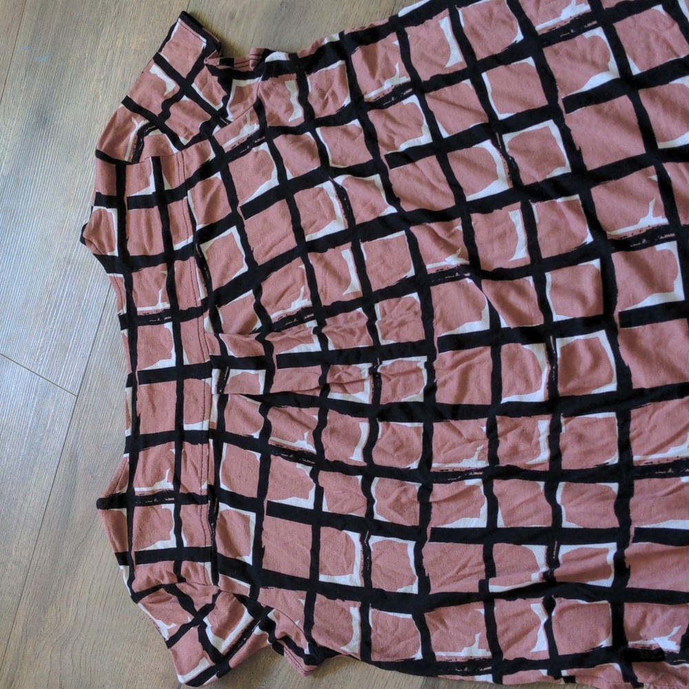 Geometric Pattern Top - Picture 2 of 4